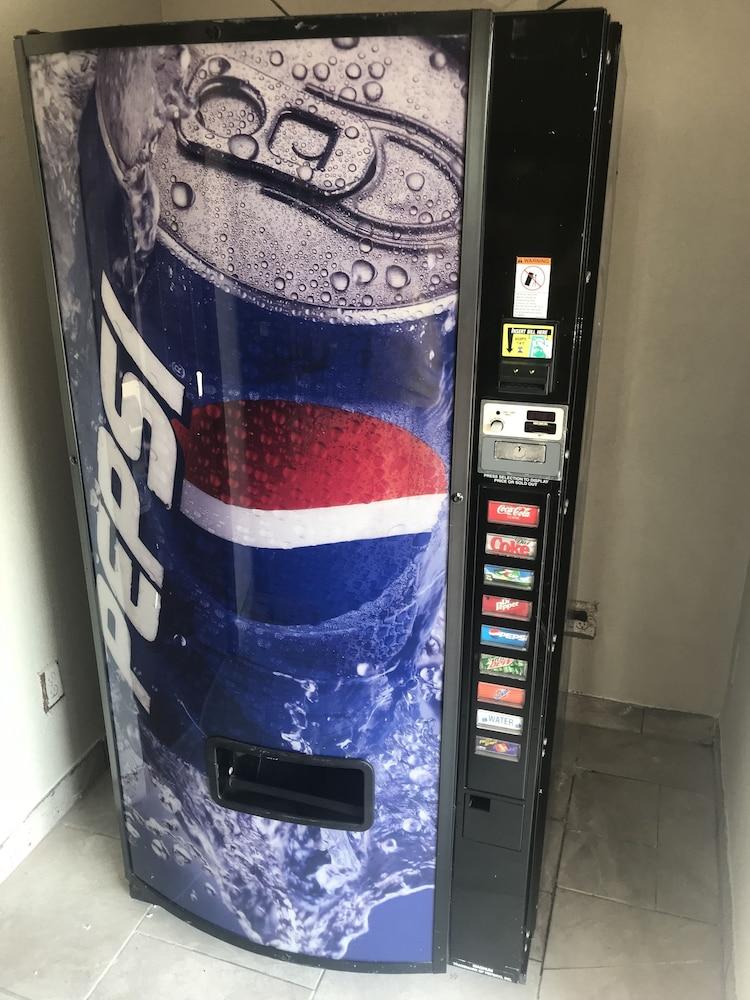 Super 8 By Wyndham Corsicana Eksteriør billede